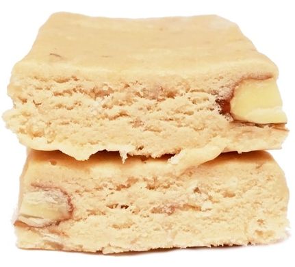 MaxSport, Protein Crossbar Almond Vanilla Flavour, proteinowy baton bez glutenu dla osób ćwiczących, smak wanilii i migdałów, copyright Olga Kublik