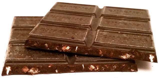 Terravita, 70% cocoa czekolada z crunchy i owocami, gorzka czekolada z rodzynkami i morelami, copyright Olga Kublik