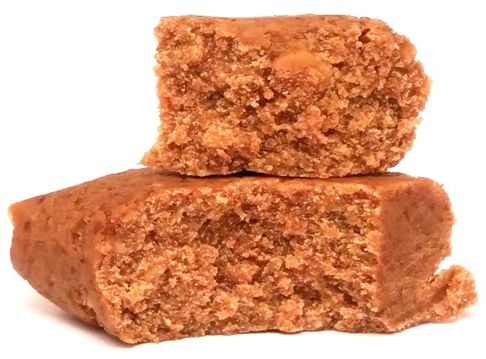 MaxSport, Raw Protein Paleo Peanut Volcano, wegański surowy baton bez glutenu o smaku masła orzechowego, copyright Olga Kublik