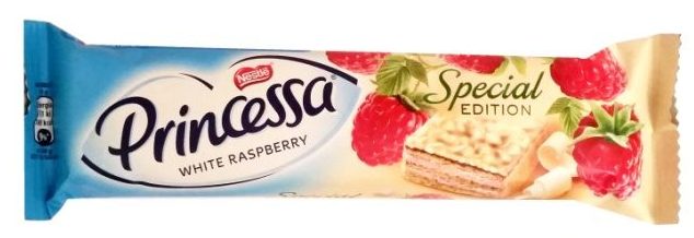 Nestle, Princessa Special Edition White Raspberry, wafel z kremem malinowym i chrupkami w białej czekoladzie z czekoladą deserową, copyright Olga Kublik