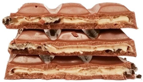 Cadbury, Dairy Milk Oreo Peanut Butter, mleczna czekolada z nadzieniem o smaku masła orzechowego i kakaowymi herbatnikami, copyright Olga Kublik