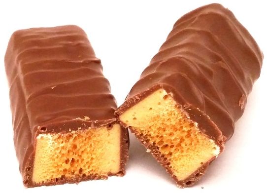 Cadbury, Crunchie, miodowy baton honeycomb oblany mleczną czekoladą, copyright Olga Kublik