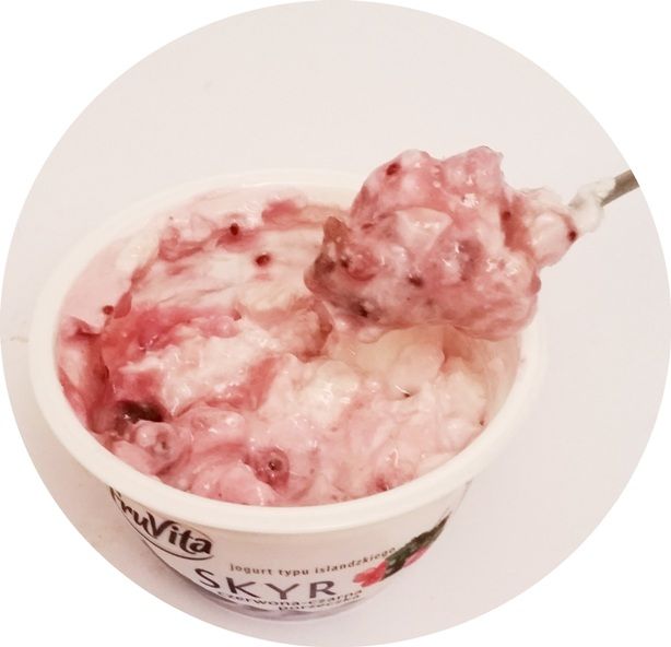 Piątnica, FruVita Skyr jogurt typu islandzkiego czerwona i czarna porzeczka, copyright Olga Kublik