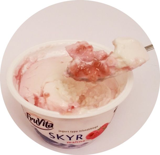Piątnica, FruVita Skyr jogurt typu islandzkiego malina, copyright Olga Kublik