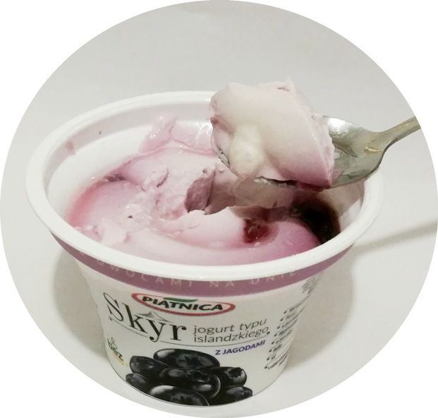 Piątnica, Skyr jogurt typu islandzkiego z jagodami, copyright Olga Kublik