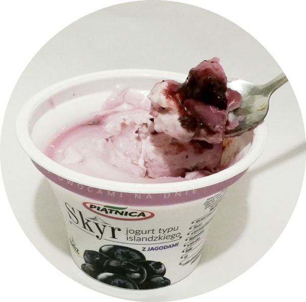 Piątnica, Skyr jogurt typu islandzkiego z jagodami, copyright Olga Kublik