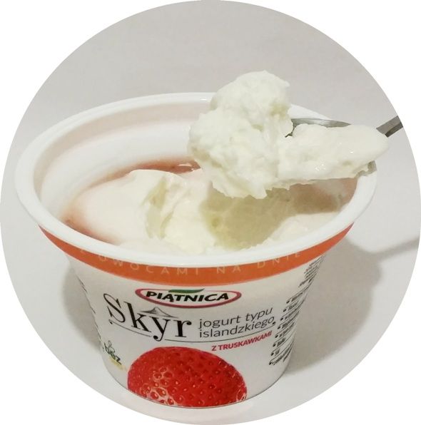 Piątnica, Skyr jogurt typu islandzkiego z truskawkami, copyright Olga Kublik