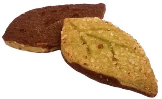 Lambertz, Bio Cookies Matcha, bio ciasteczka o smaku zielonej herbaty z polewą z ciemnej czekolady i cukrową posypką, copyright Olga Kublik