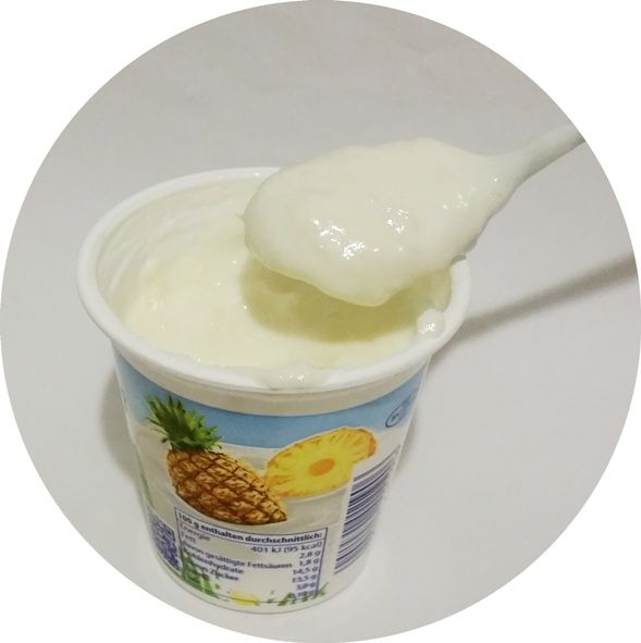 Ehrmann, jogurt Almighurt aus Allgauer Milch Ananas, copyright Olga Kublik