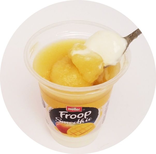 Muller, Froop Smoothie mango, gęsty jogurt naturalny z owocową pianką o smaku mango, copyright Olga Kublik