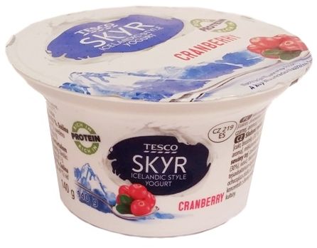 Tesco, Skyr Iceland Style Yogurt Cranberry, jogurt w stylu islandzkim o smaku żurawinowym, deser light o niskiej zawartości tłuszczu, copyright Olga Kublik