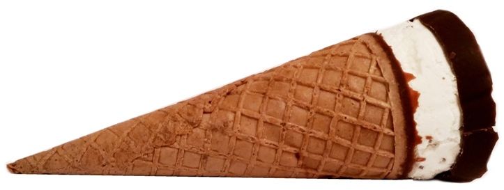 Algida, Cornetto Cookies ans Dream, rożek lodowy o smaku ciasteczkowym cookies and cream w waflu kakaowym z sosem kakaowym i polewą kakaową, copyright Olga Kublik