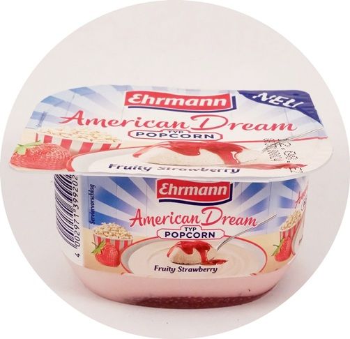 Ehrmann, AmericanDream Typ Popcorn Fruity Strawberry, lekki deser piankowy z sosem truskawkowym, jogurt z Niemiec, DessertTraum, copyright Olga Kublik