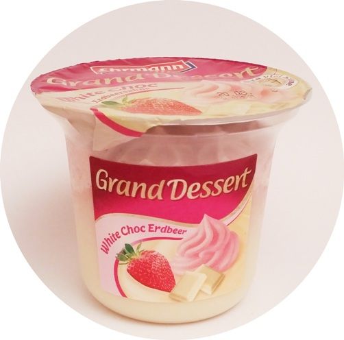 Ehrmann, Grand Dessert White Choc Erdbeer, gęsty pudding o smaku białej czekolady z truskawkową bitą śmietaną, copyright Olga Kublik