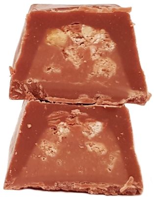 Lindt, Hello Crunchy Nougat, baton czekoladowy z nugatem, chrupkami i orzechami laskowymi, copyright Olga Kublik
