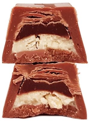 Lindt, Hello Sundae Choco, baton czekoladowy z nadzieniem o smaku deseru lodowego z czekoladą, bitą śmietaną i posypką, słodycze z zagranicy, copyright Olga Kublik