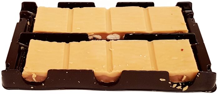 Camille Bloch, Ragusa Blond Caramelise, biała czekolada karmelowa z nugatem i orzechami laskowymi, szwajcarska czekolada, copyright Olga Kublik