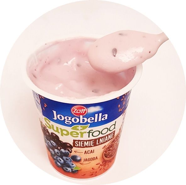Zott, jogurt Jogobella Superfood Siemie lniane, Acai, Jagoda, copyright Olga Kublik
