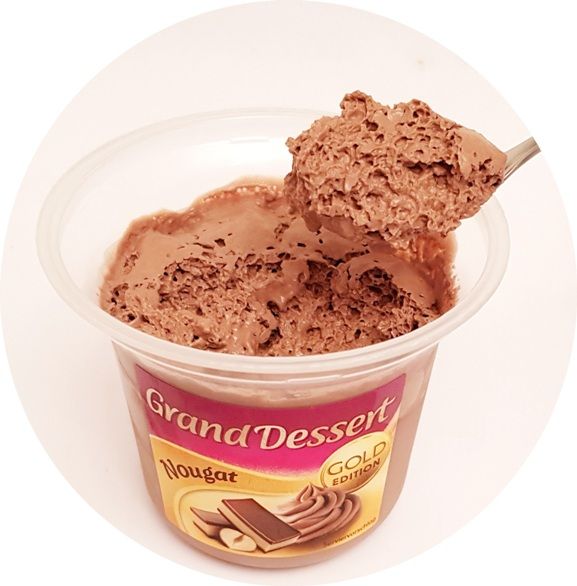 Ehrmann, Grand Dessert Nougat Gold Edition, pudding z bitą śmietaną, deser czekoladowo-orzechowy, copyright Olga Kublik