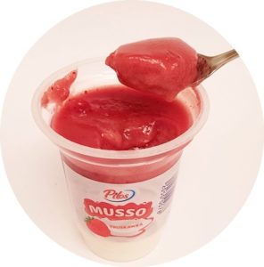 Pilos, jogurt Musso truskawka, wiśnia, brzoskwinia-marakuja, jogurty z Lidla, copyright Olga Kublik