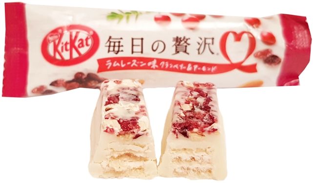 Nestle, japoński Kit Kat Rich Rum Raisin, Cranberry, Almond, Ice Cream, copyright Olga Kublik