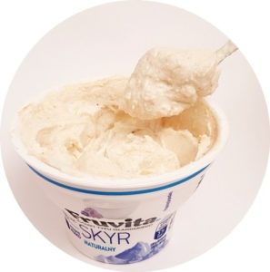 Skyr naturalny z masłem sezamowym tahini KruKam - deser z pastą sezamową