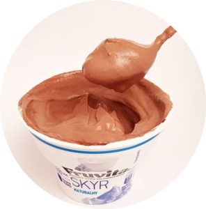 Naturalny skyr z kakao surowym niealkalizowanym przepis na deser z kakao