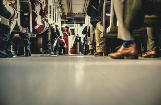 Czy inteligencja zobowiązuje człowieka wobec świata?